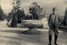 Loro del jardín de flores y hortalizas de Emanuel von Seidl, hacia 1900, y las astas de bronce del ciervo de piedra del parque Seidl, hacia 1905